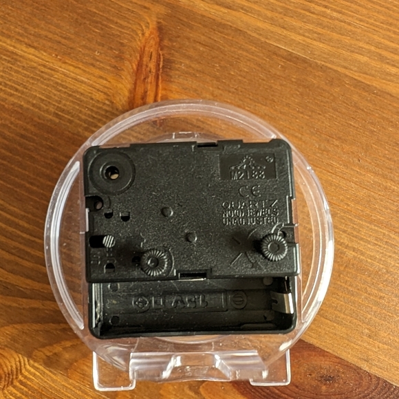 Hello Kitty Clock ⏰ - Picture 3 of 6